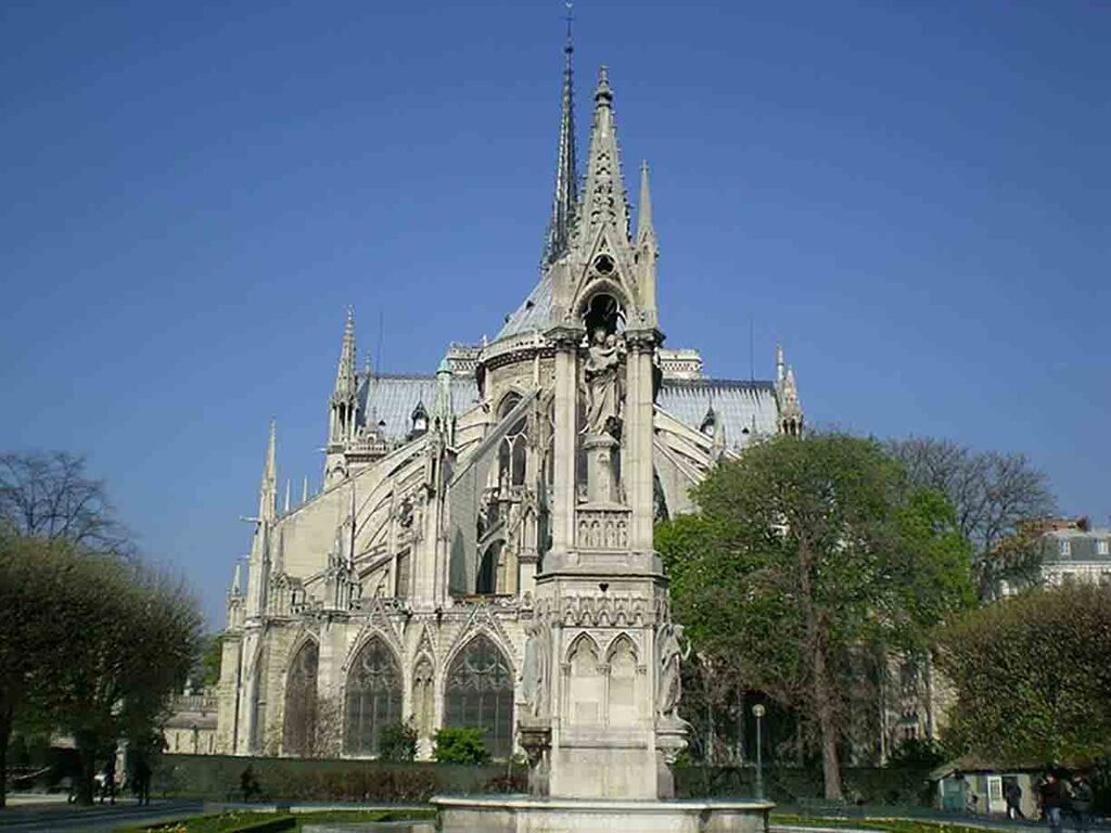 Sagging Overall internal Notre-Dame din Paris, obiective turistice de vizitat in Paris