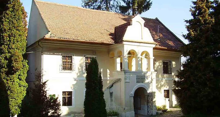 Obiective turistice Brasov, Prima scoala romaneasca