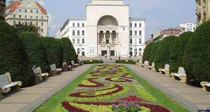 Obiective turistice Timisoara, Piata Operei