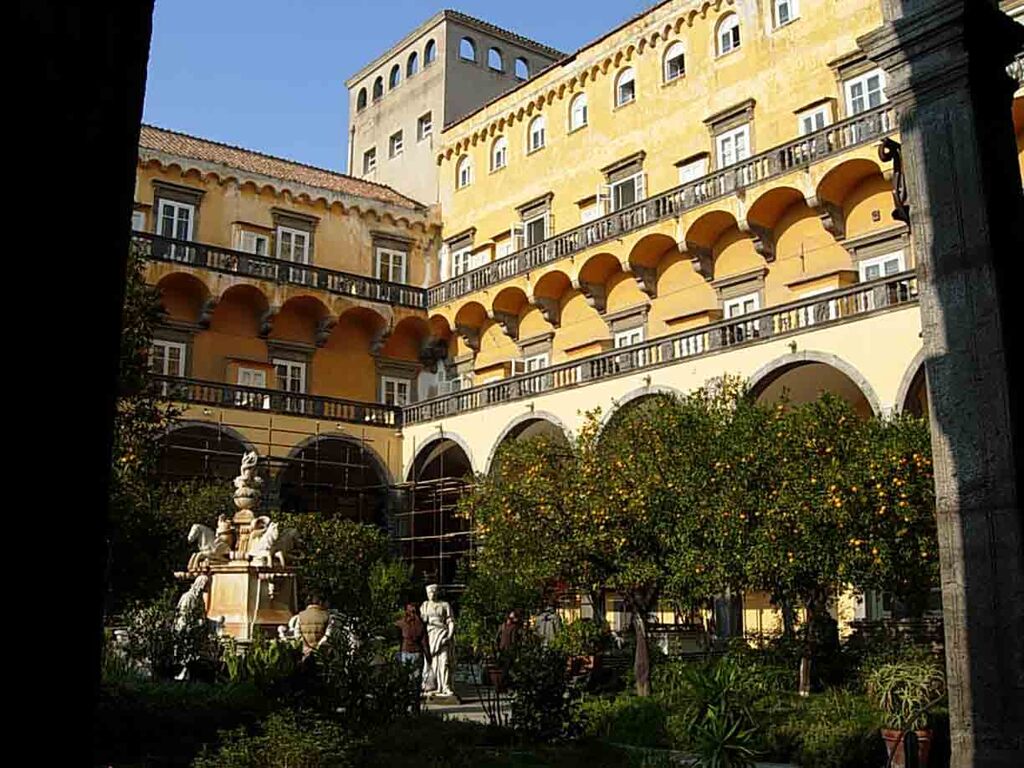 Chiesa di San Gregorio Armeno din Napoli, obiective turistice de