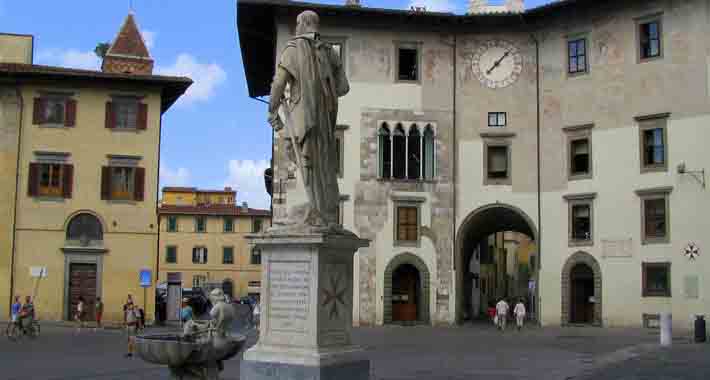 Obiective turistice Pisa, Frumoasa Piazza dei Cavalieri
