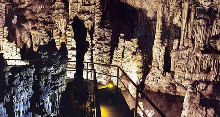 Obiective turistice Kastelli, Dikteon Andron