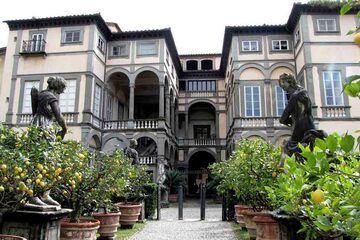 Lucca - Palatul Pfanner