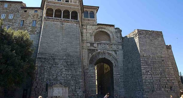 Obiective turistice Perugia, Arco di Augusto