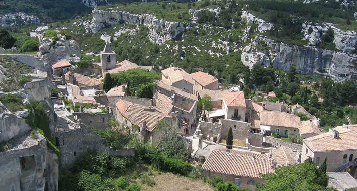 Obiective turistice Les Baux de Provence, Satul de sub cetate