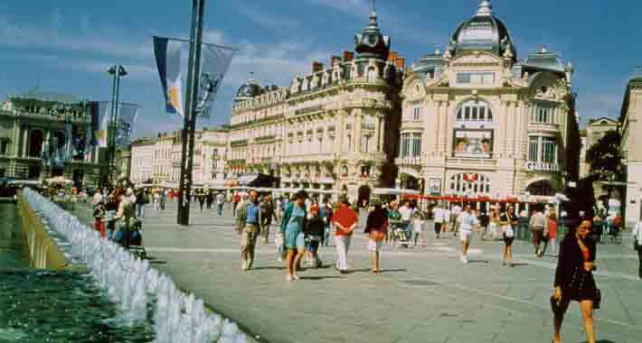 Obiective turistice Montpellier, Place de la Comedie