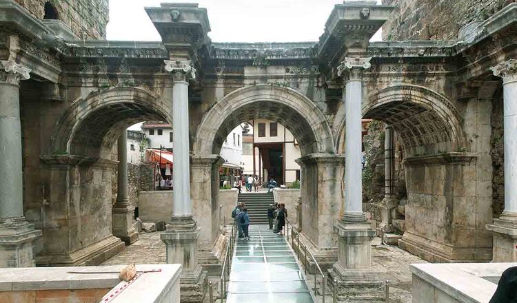 Poarta Imparatului Hadrian
