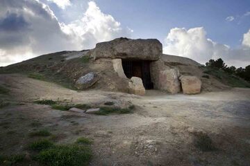 Antequera - Cueva de Menga si Cueva de Vieira