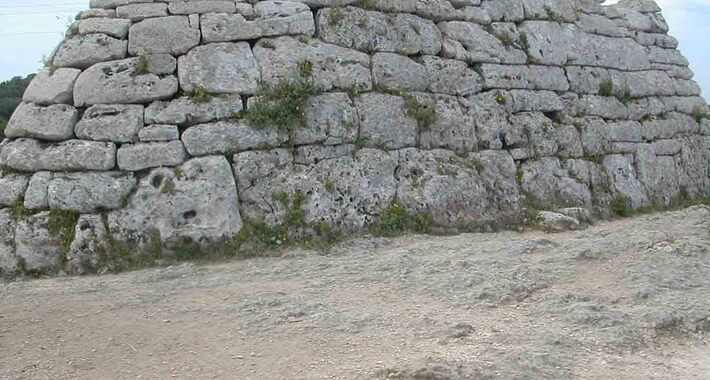 Obiective turistice Menorca, Monumentele megalitice