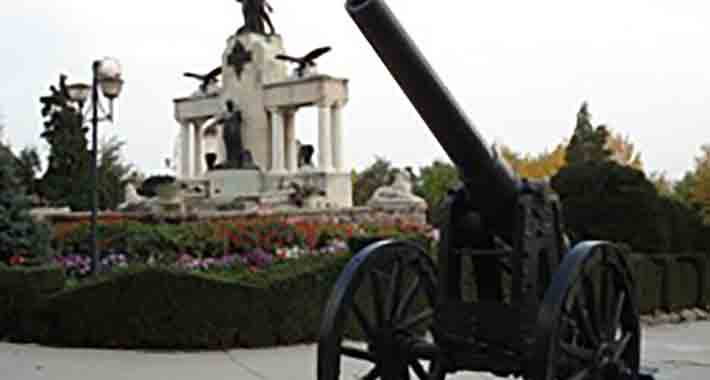 Obiective turistice Drobeta Turnu Severin, Monumentul eroilor