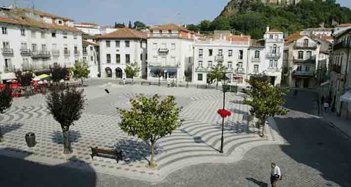 Obiective turistice Leiria, Praca Rodrigues Lobo