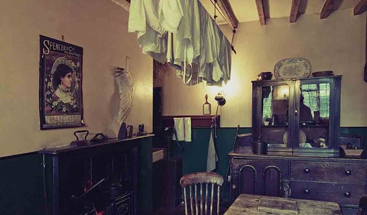 Muzeul de Costume si Confectii