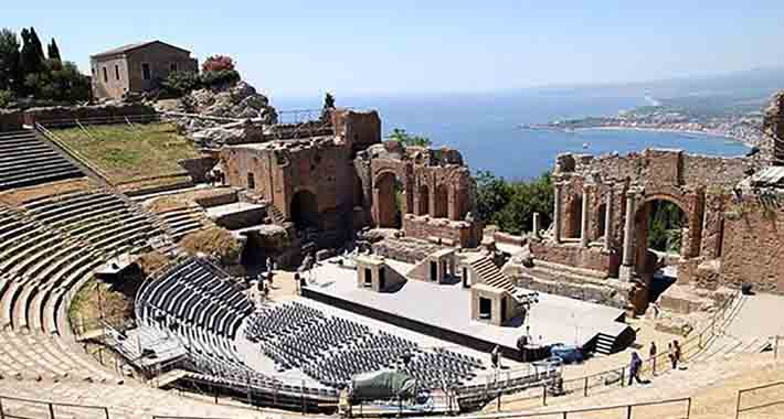 Obiective turistice Atena, Teatrul grecesc