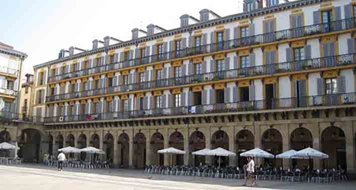 Obiective turistice San Sebastian, Piazza de la Constitucion