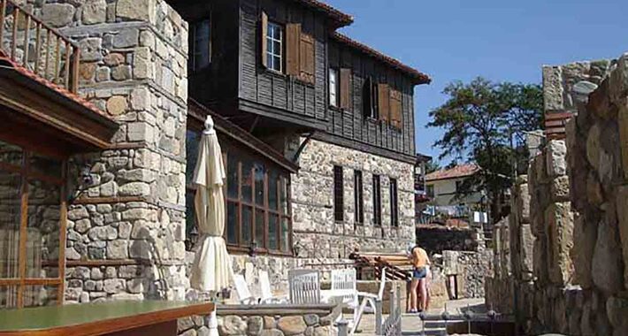Obiective turistice Sozopol, Festivalul arta Apollonia