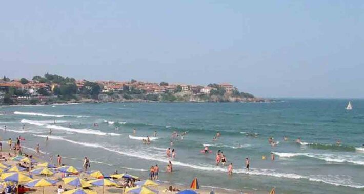 Obiective turistice Sozopol, Plaja Pestisorul de aur