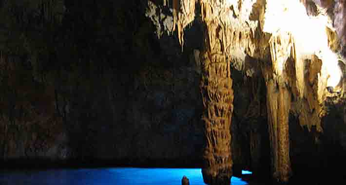 Obiective turistice Costiera Amalfitana, Grotta dello Smeraldo