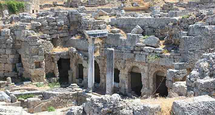 Obiective turistice Corint, Fantana Peirene