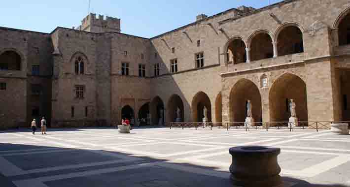 Obiective turistice Valletta, Palatul Ordinului de Malta
