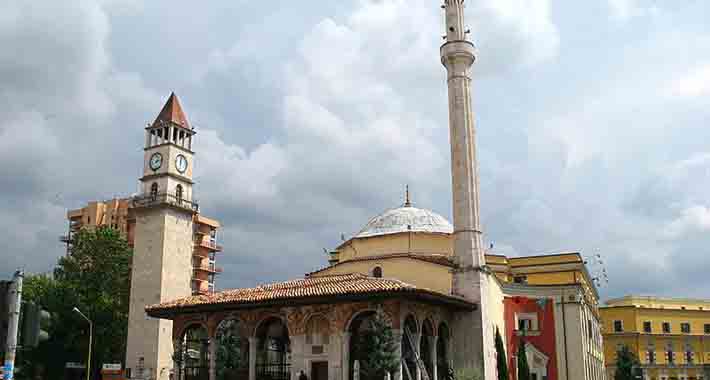 Obiective turistice Tirana, Moscheea Et'hem Bey
