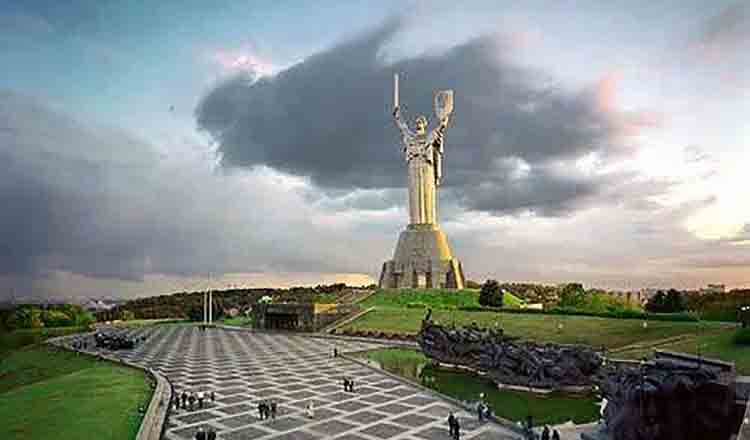 Statuia Patria Mama