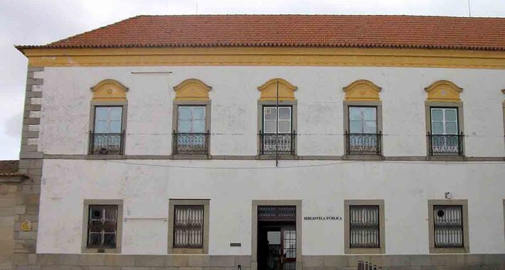 Obiective turistice Evora, Biblioteca Publica