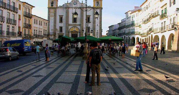 Obiective turistice Evora, Praca do Giraldo