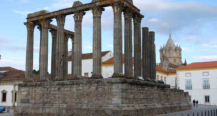 Obiective turistice Evora, Templo Romano