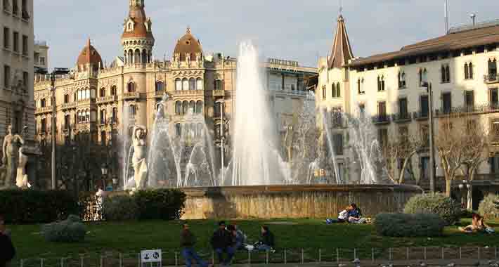 Obiective turistice Barcelona, Piata Catalunya