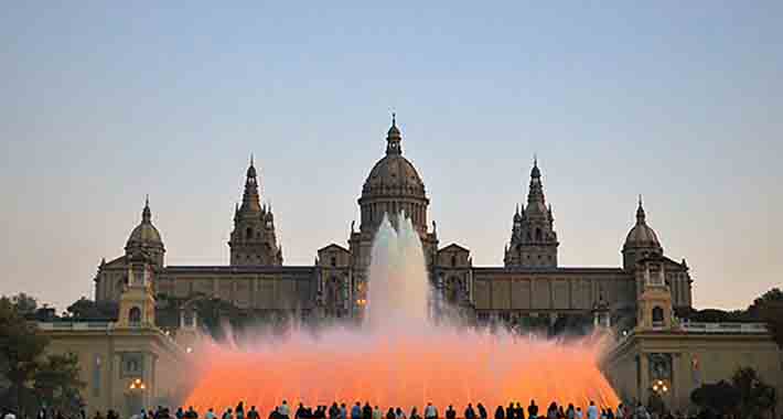 Obiective turistice Barcelona, Fantana de la Montjuic