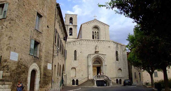 Obiective turistice Grasse, Cathedrale Notre-Dame-du-Puy