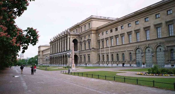 Obiective turistice Munchen, Teatrul German Muzeul