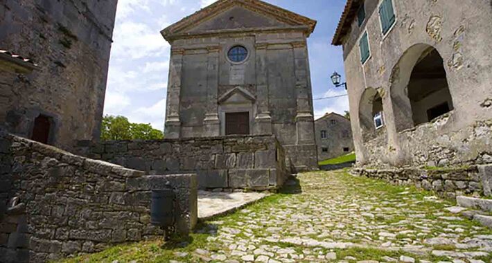 Obiective turistice Motovun, Targul Buzet