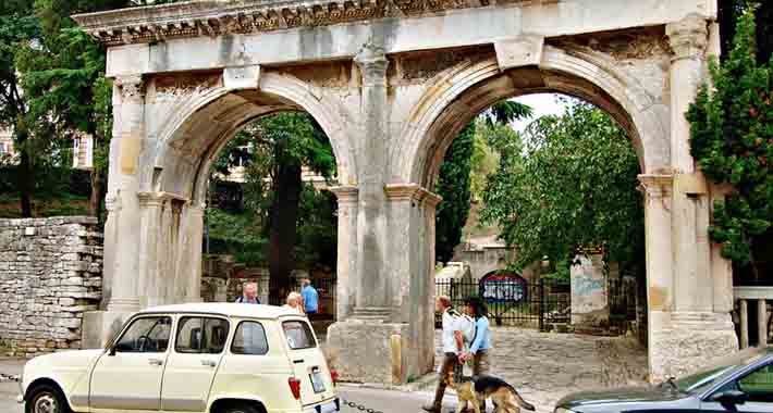 Obiective turistice Pula, Dvojna Vrata