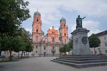 Passau - Piata Catedralei