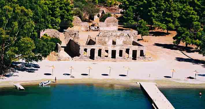 Obiective turistice Poros, Baza navala ruseasca