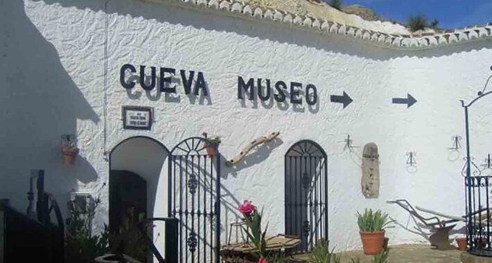 Obiective turistice Guadix, Cueva Museo