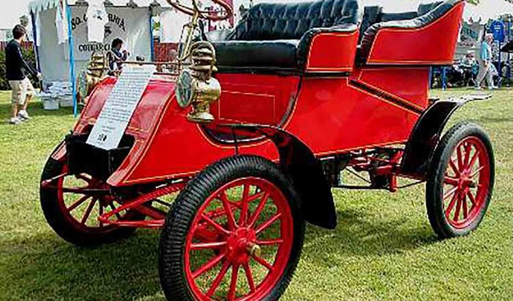 Prima masina Ford - vanduta acum 111 ani