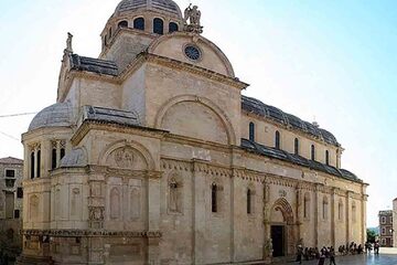 Sibenik - Cladirea episcopala