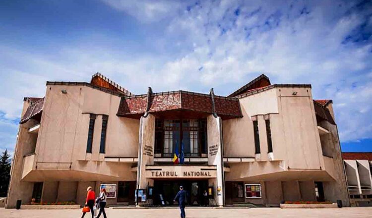 Cladirea Teatrului de Stat din Targu-Mures - inaugurata acum 41 de ani