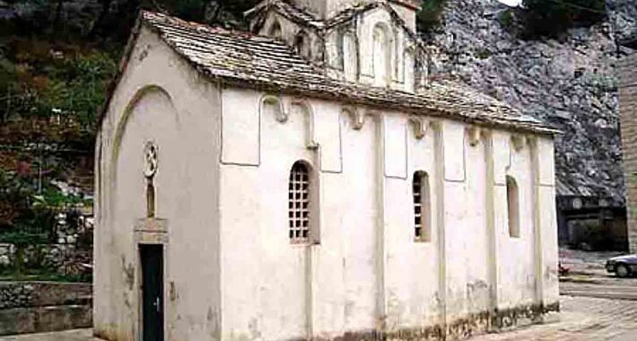 Obiective turistice Omis, Biserica Sf. Petru
