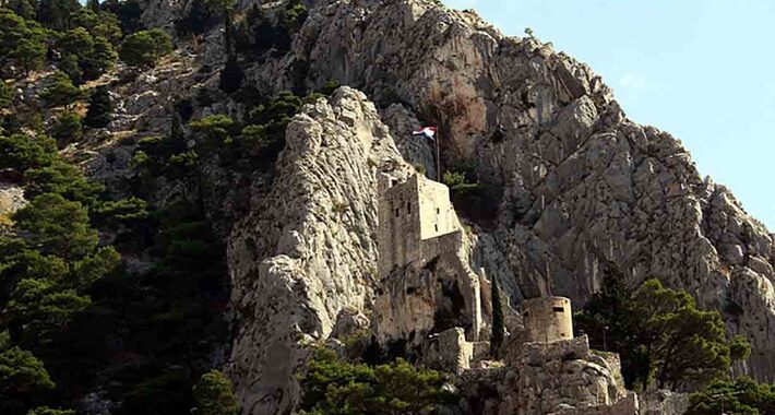 Obiective turistice Omis, Fortareata Mirabella