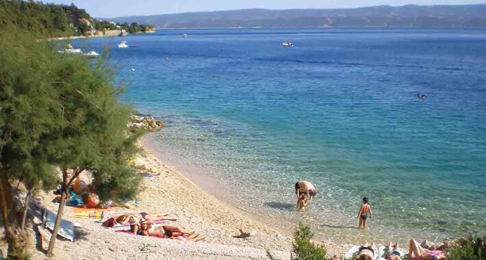 Obiective turistice Omis, Plaja Brzet