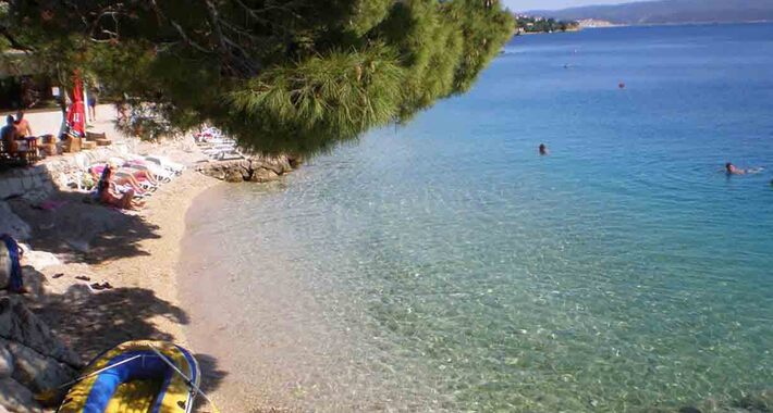 Obiective turistice Omis, Plaja Slavinj