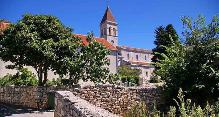 Obiective turistice Insula Solta, Grohote