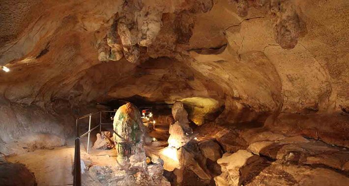 Obiective turistice Coastele insulei Malta, Ghar Dalam Birzebbuga