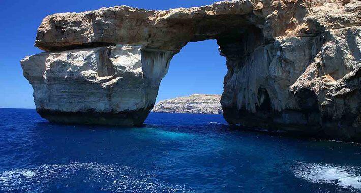 Obiective turistice Coastele insulei Malta, Grota Albastra