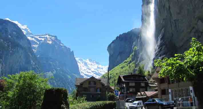 Obiective turistice Interlaken, Valea Lauterbrunnen