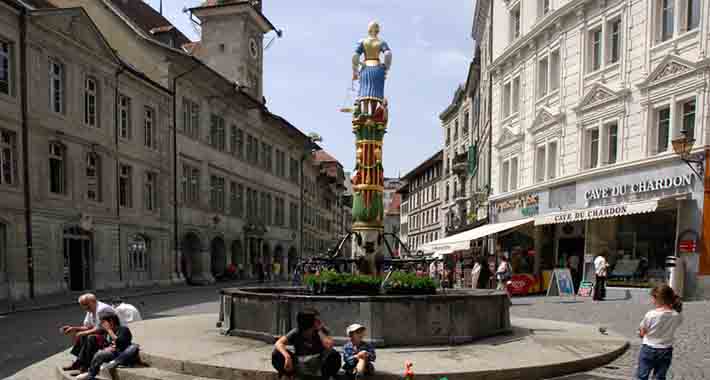 Obiective turistice Lausanne, Piata Palud