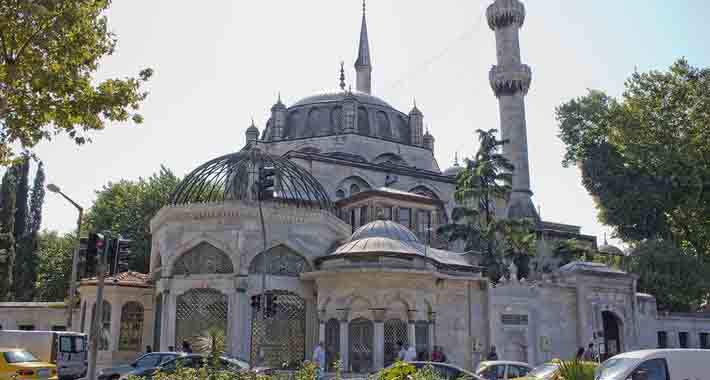 Obiective turistice Istanbul, Moscheea Yeni Valide